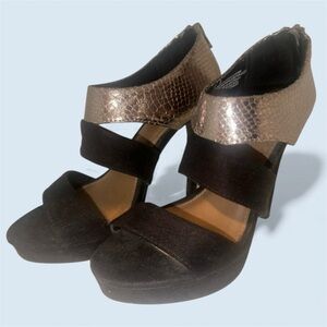 Xhilaration Women’s Black and Bronze Heels